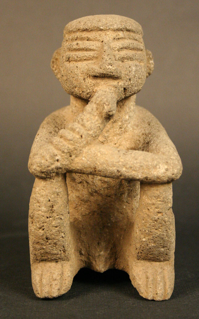 Figura antropomorfa masculina sedente: sukie